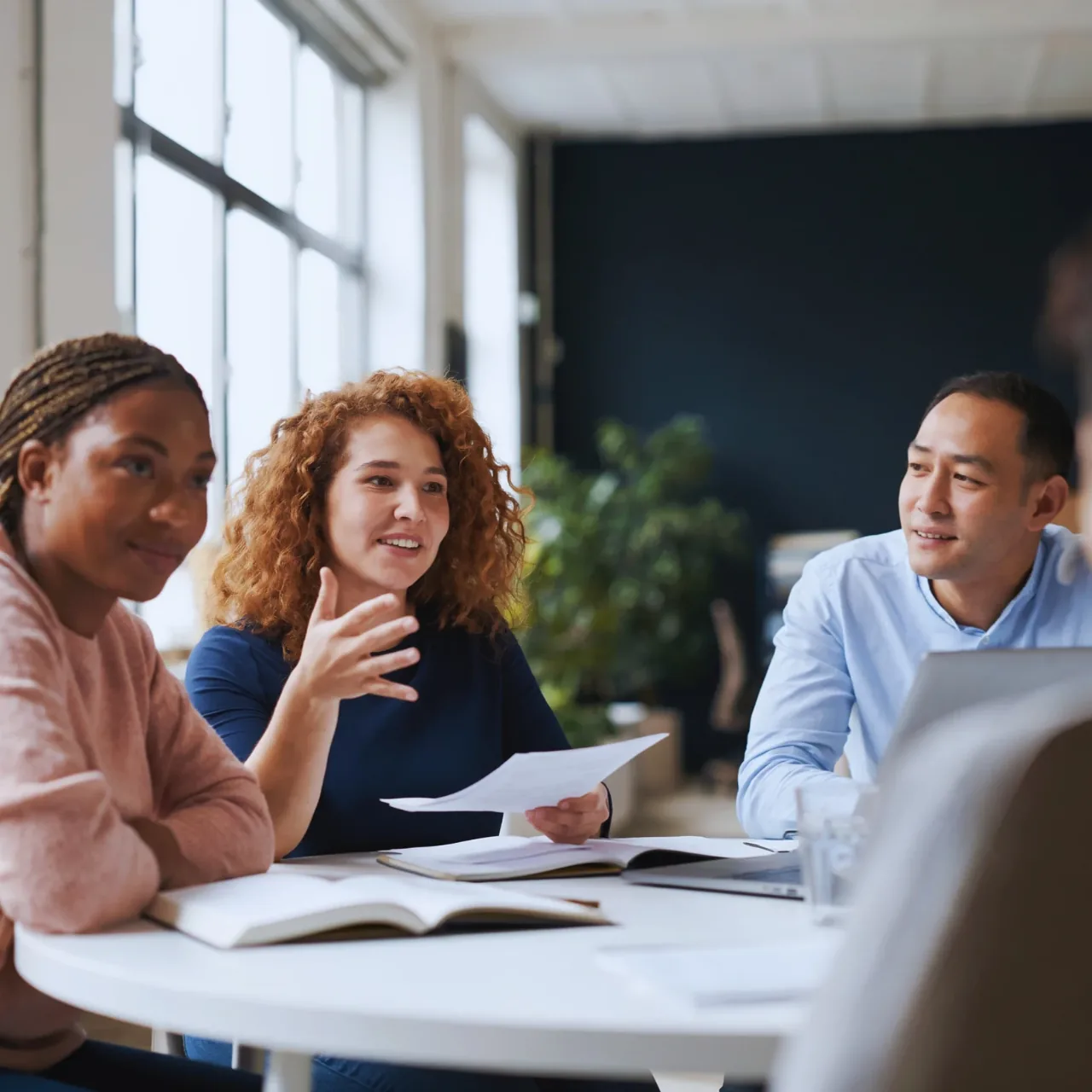 Collaborateurs du cabinet en réunion