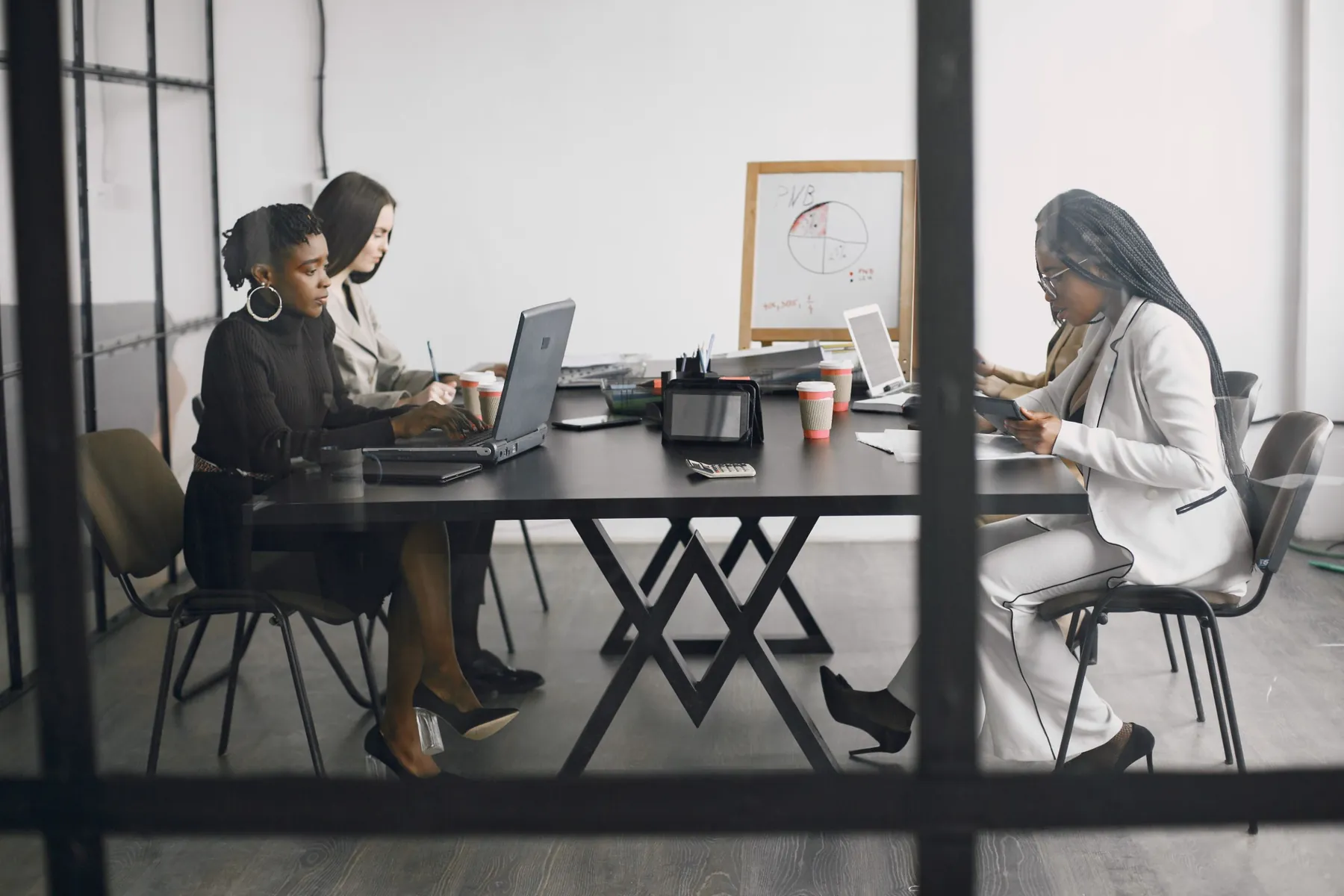 Équipe en réunion de travail